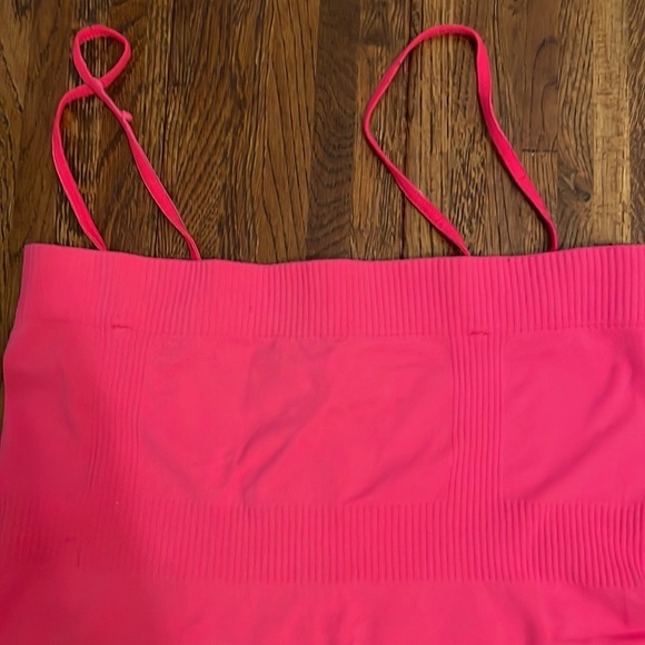 🔥2/$15 Guess Nylon Tank Top - Picture 4 of 11